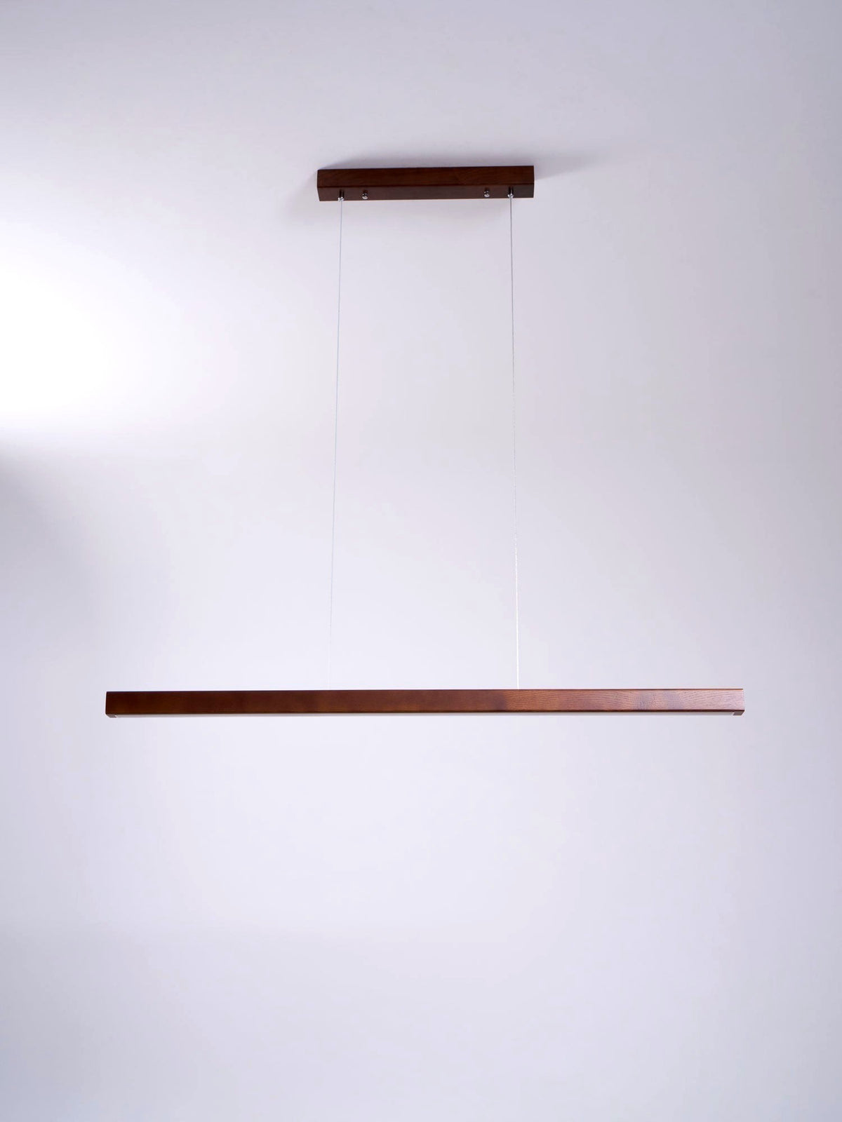 Elowen Suspension linéaire minimaliste en bois