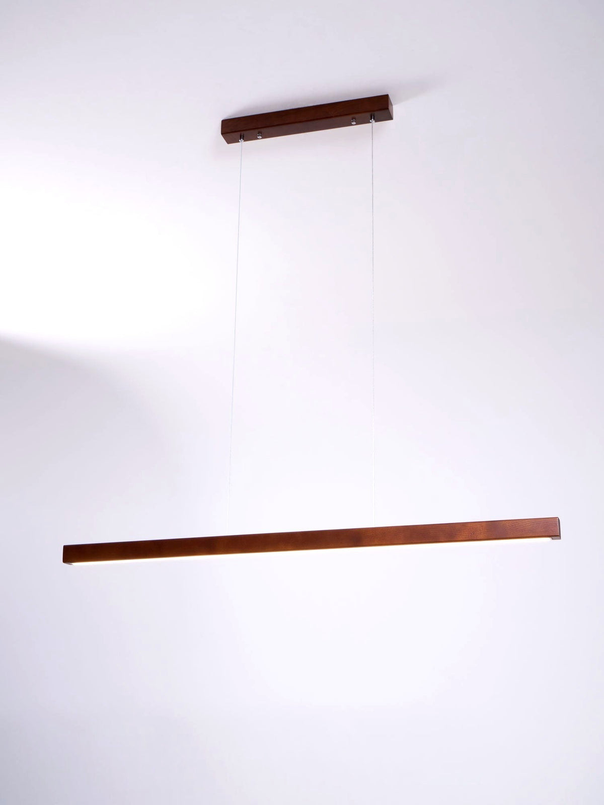 Elowen Suspension linéaire minimaliste en bois