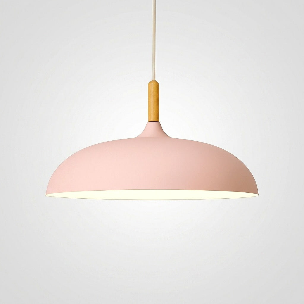 Suspension Aluminium Colorée avec Tige en Bois - ambiance éclairée
