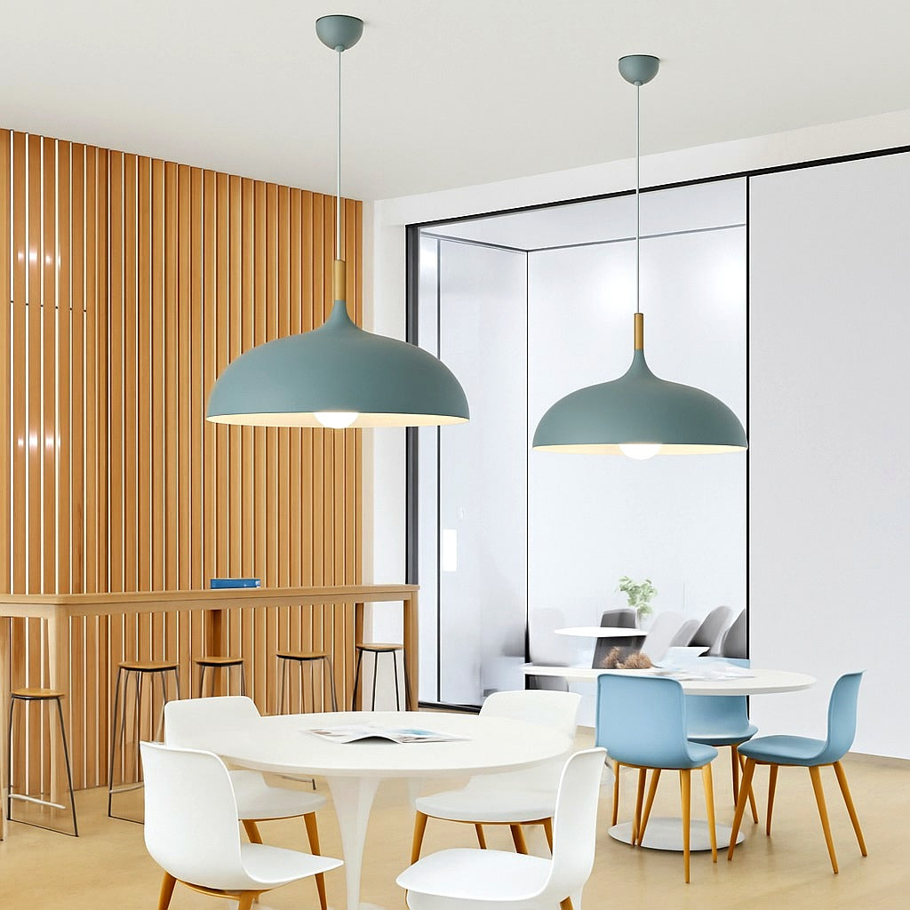 Suspension Aluminium Colorée avec Tige en Bois - mise en situation
