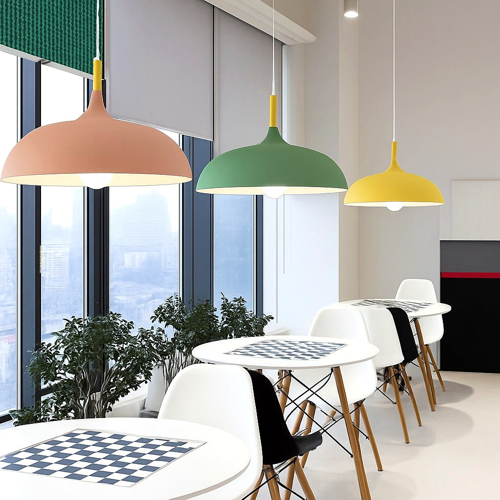 Suspension Aluminium Colorée avec Tige en Bois - vue rapprochée