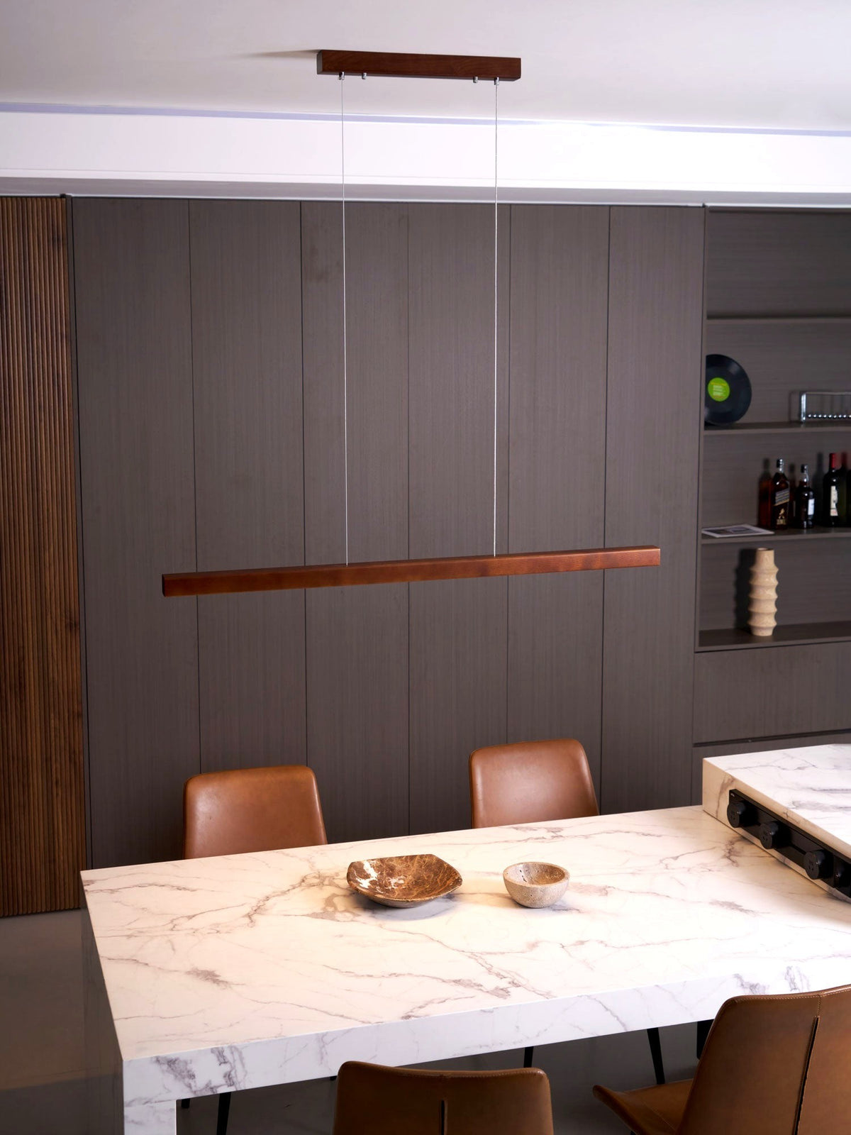 Elowen Suspension linéaire minimaliste en bois