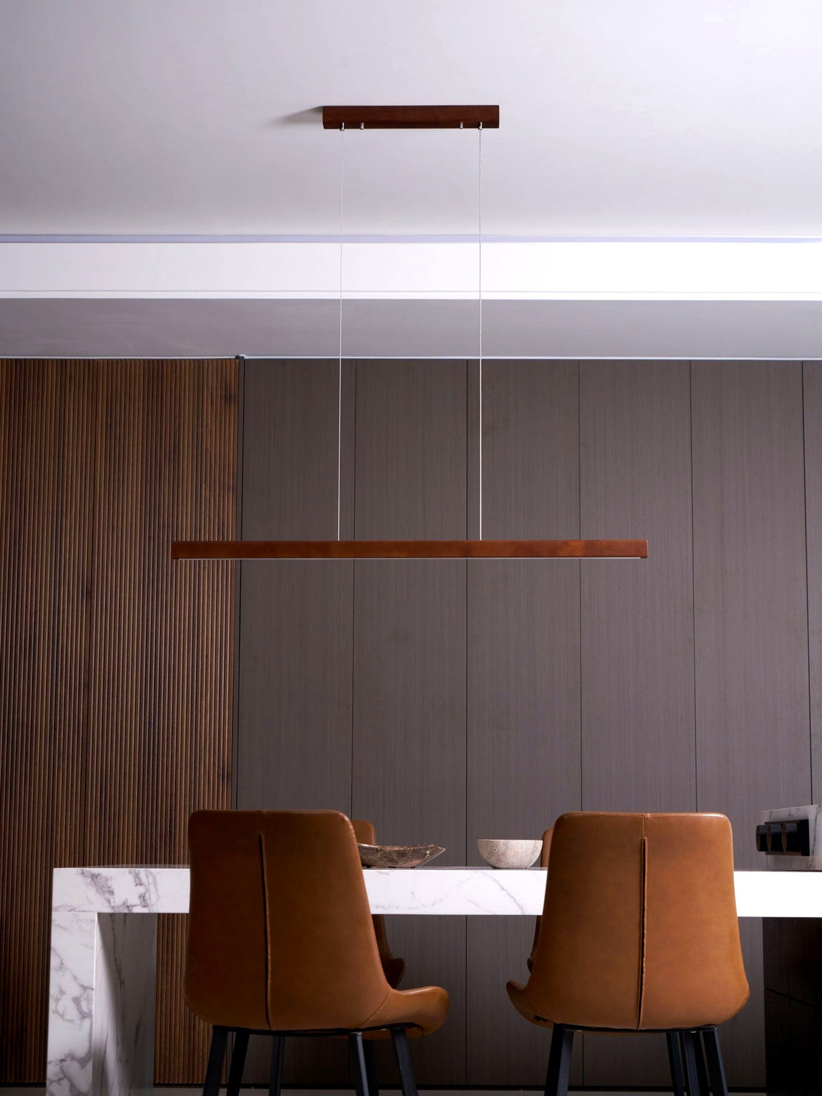 Elowen Suspension linéaire minimaliste en bois
