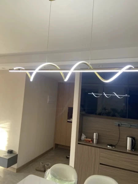 Suspension vague et barre linéaire en métal design moderne