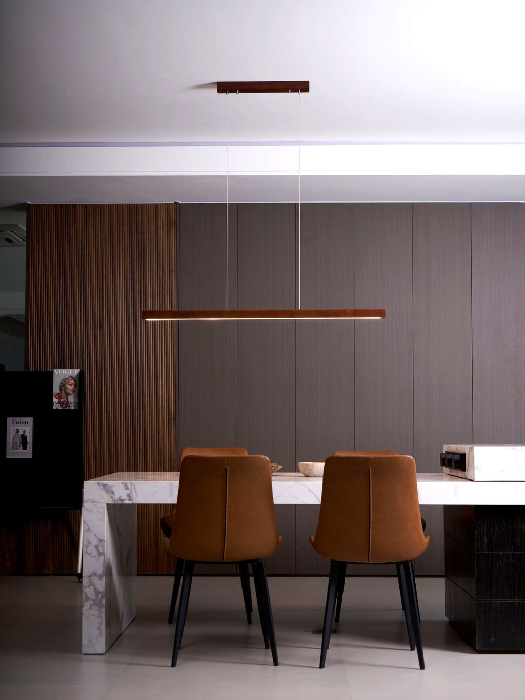 Elowen Suspension linéaire minimaliste en bois