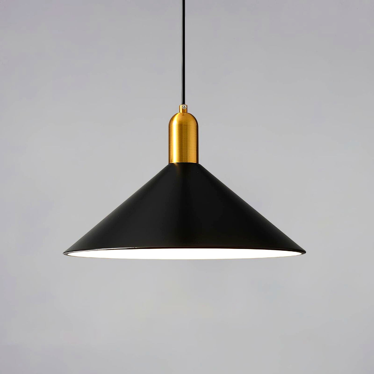 Suspension Moderne et Minimaliste en Métal