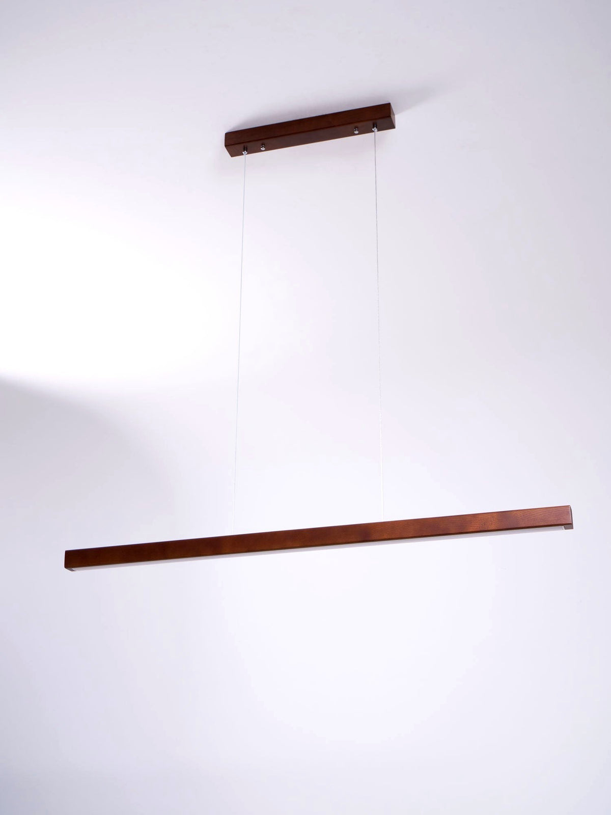 Elowen Suspension linéaire minimaliste en bois