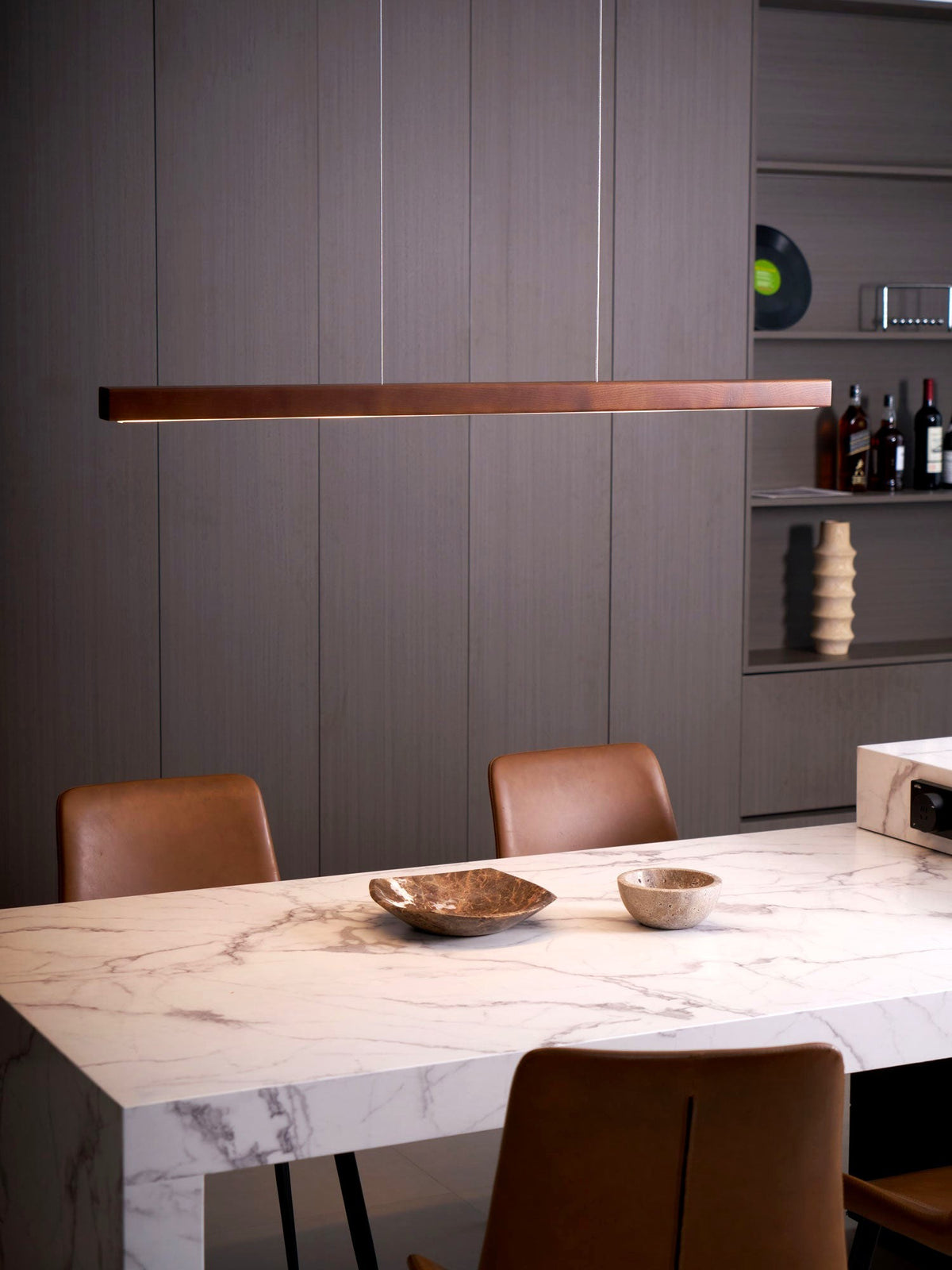 Elowen Suspension linéaire minimaliste en bois