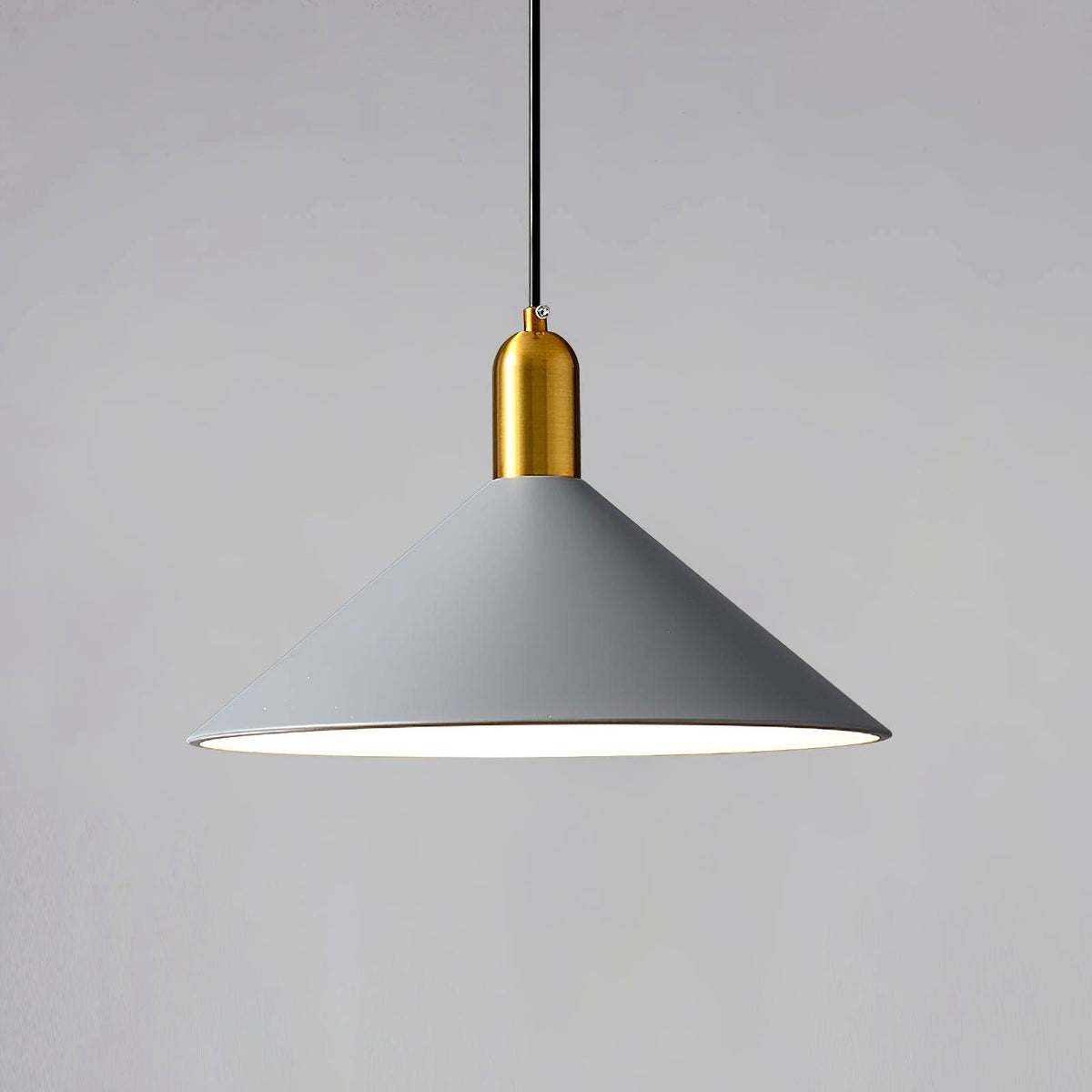 Suspension Moderne et Minimaliste en Métal