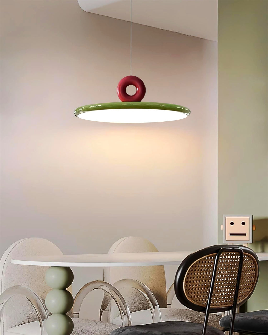 Suspension Disque Acrylique Avec Détail en Boucle Ambiance Minimaliste
