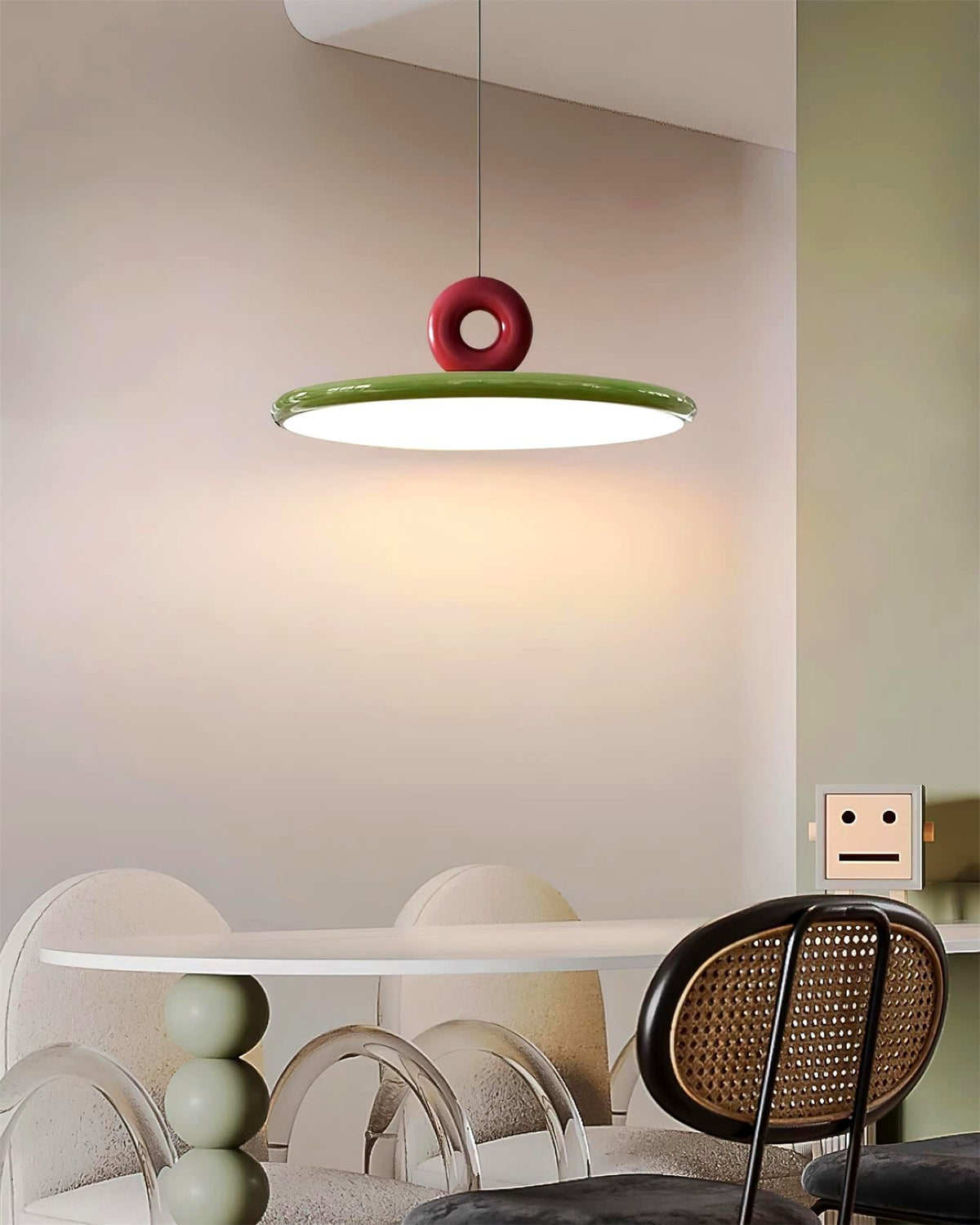Suspension Disque Acrylique Avec Détail en Boucle Ambiance Minimaliste