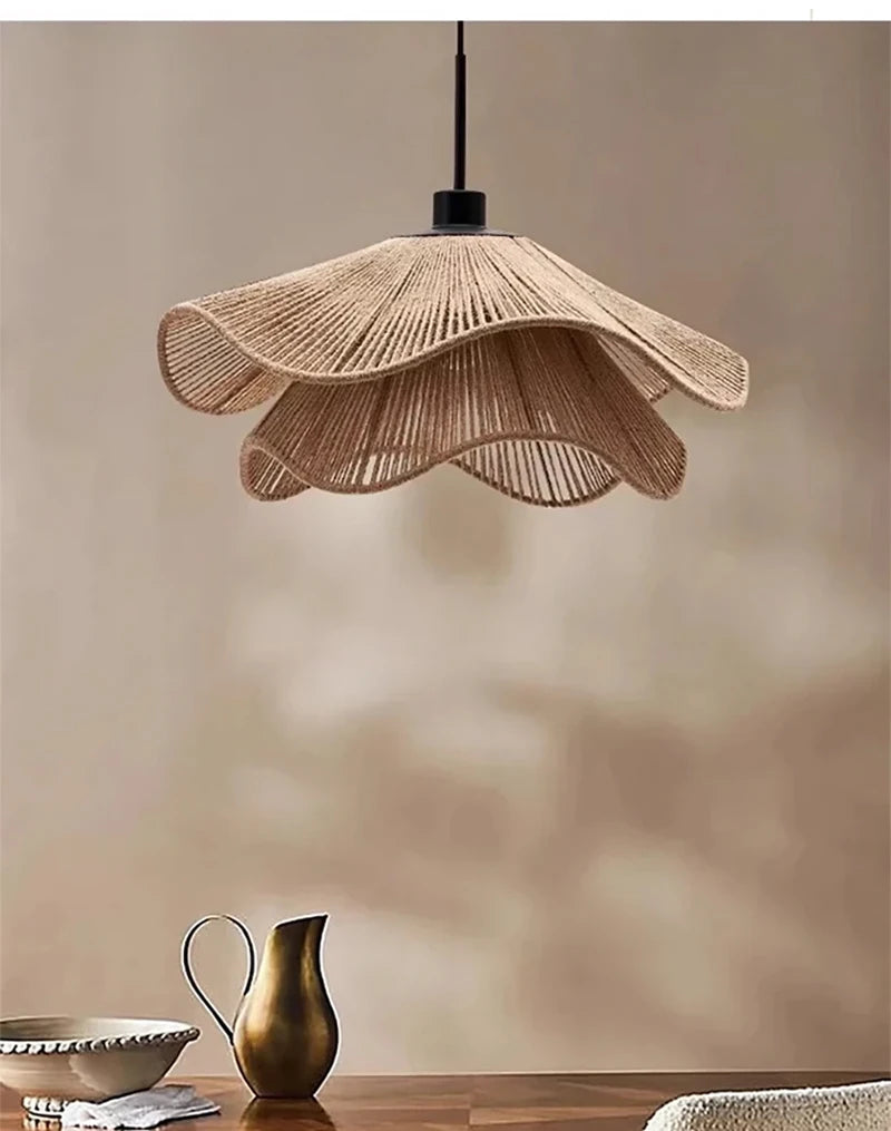 Suspension Fleur en Tissu et Rotin Design Moderne