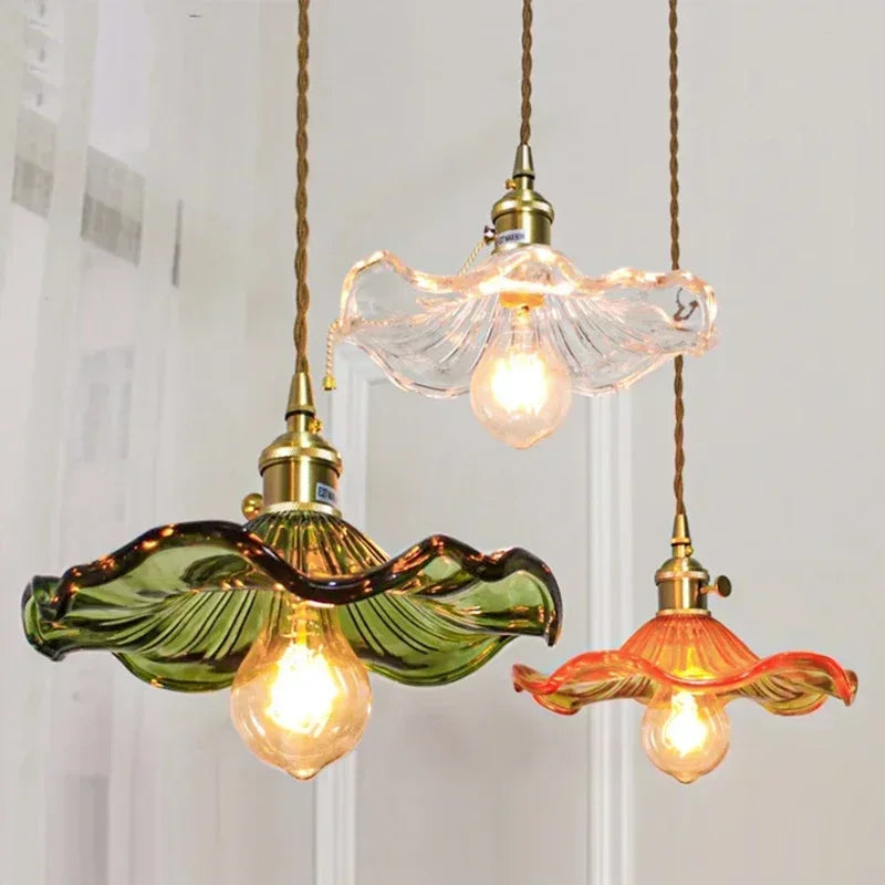Suspension Florale en Verre et Cuivre Design Traditionnel Image