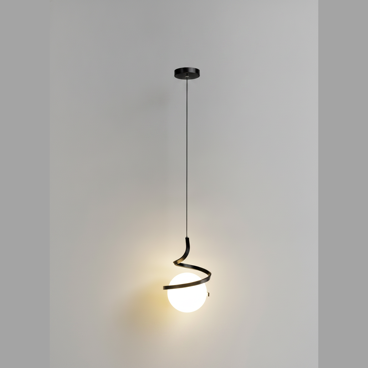 Suspension Ondulée en Métal et Verre Design Nordique