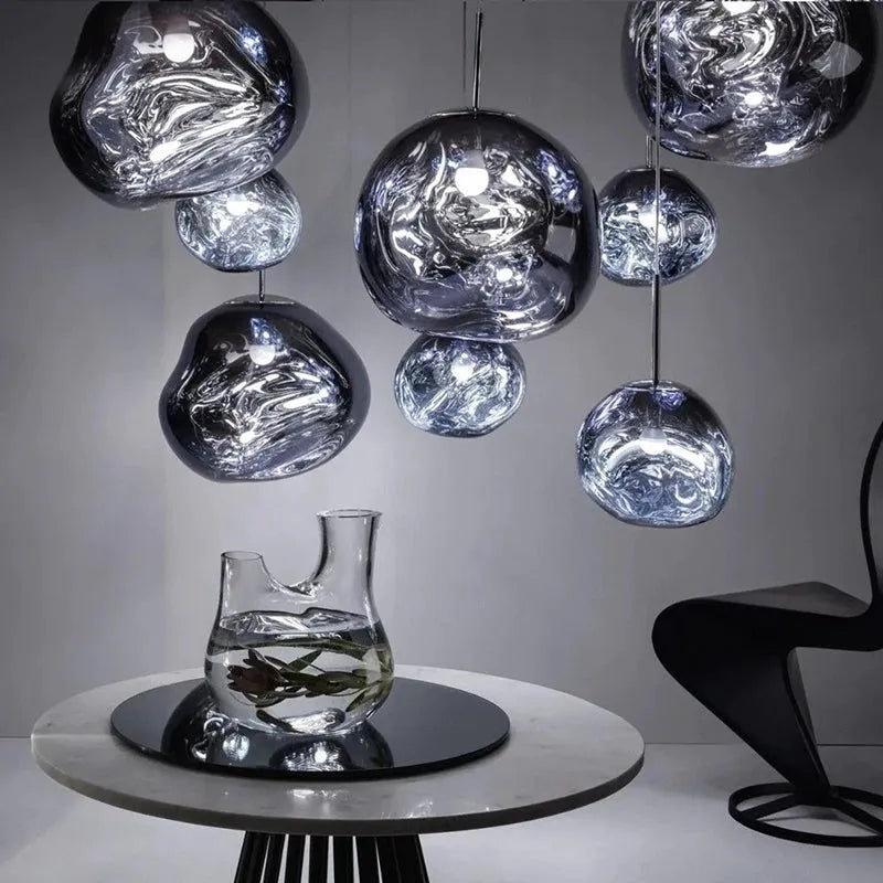 Suspension verre rouge irrégulier éclairage blanc chaud