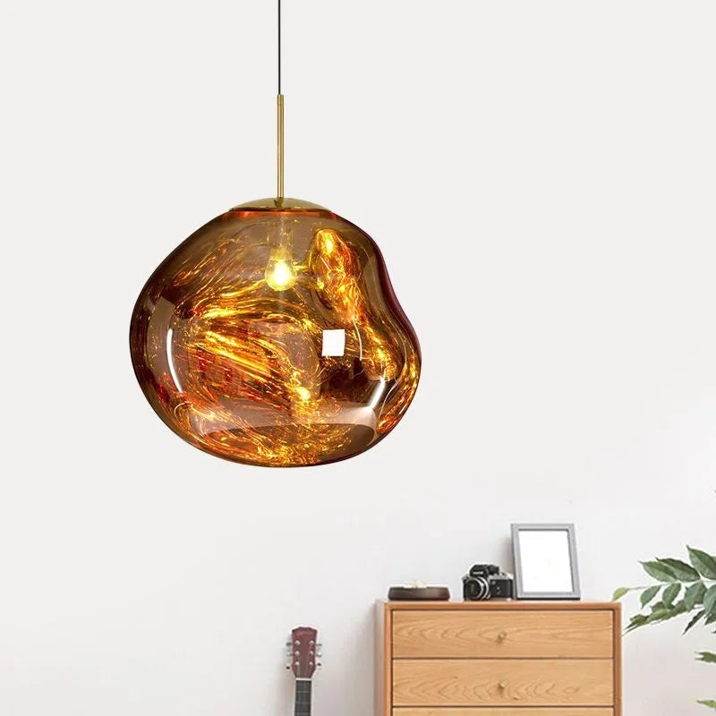 Vue de dessous suspension verre coloré lumière diffuse